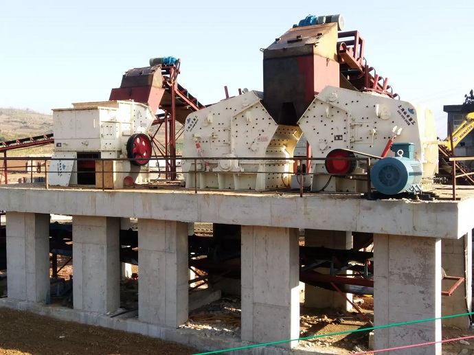 反擊式破（pò）碎機