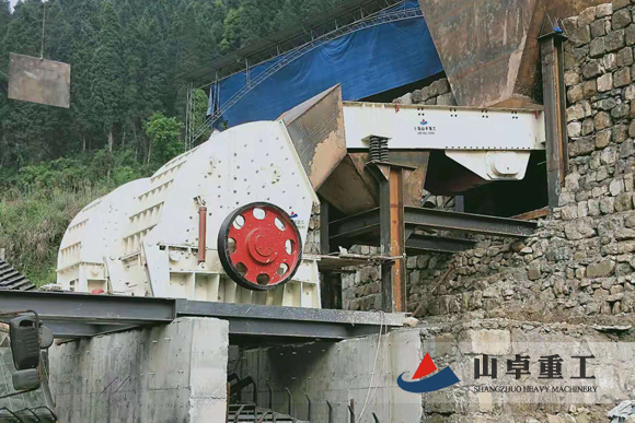 重（chóng）錘式破（pò）碎機
